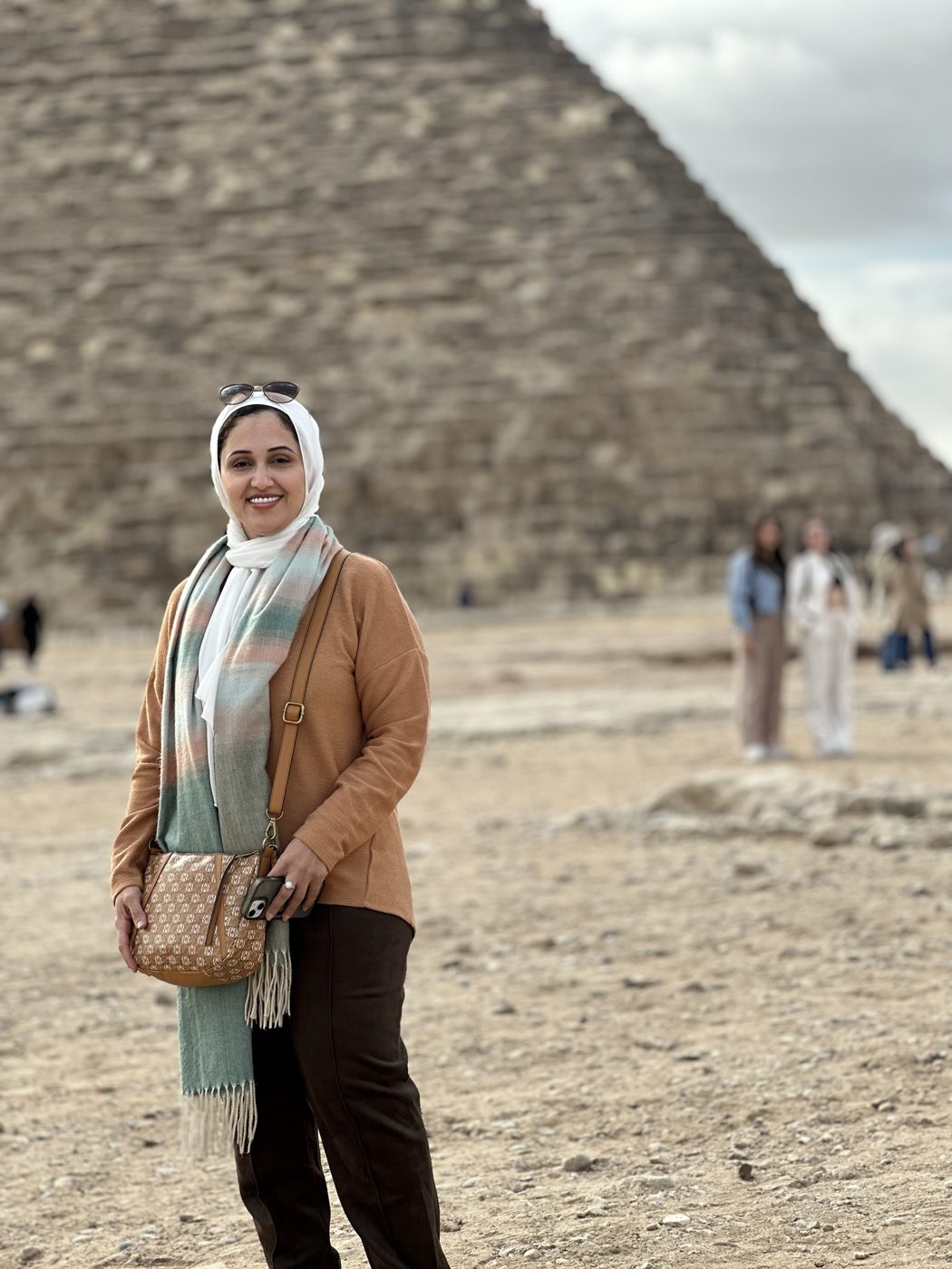 Marwa standing in front of the Great Pyramid of Giza